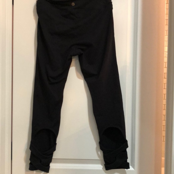 Like new Mandela cropped leggings Medium - Picture 2 of 4